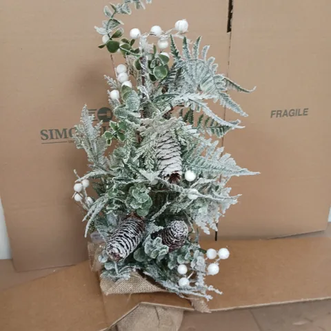 MISTLETOE AND FERN LIT TABLETOP TREE