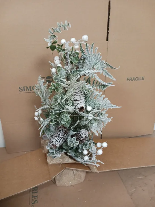 MISTLETOE AND FERN LIT TABLETOP TREE RRP £27.99