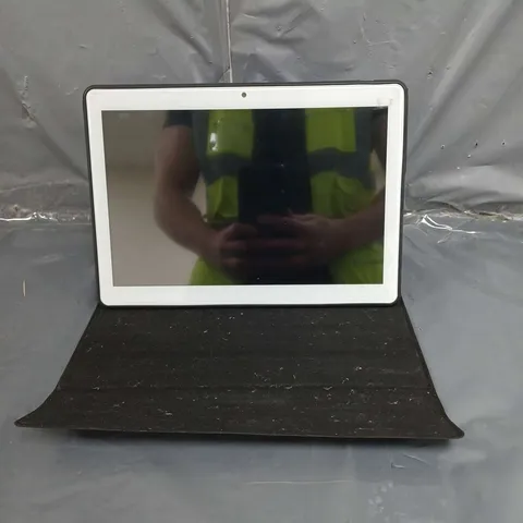 UNBOXED 8.5" WHITE TABLET WITH FOLDING CASE 