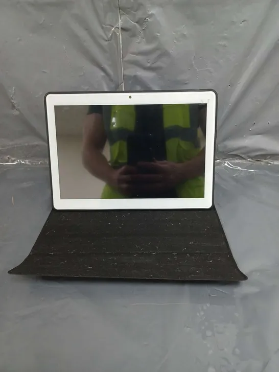 UNBOXED 8.5" WHITE TABLET WITH FOLDING CASE 