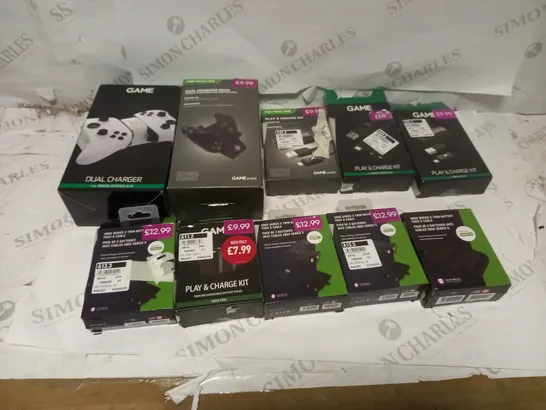 LOT OF 10 ASSORTED XBOX ACCESSORIES TO INCLUDE CHARGE KITS AND CONTROLLER DOCKS