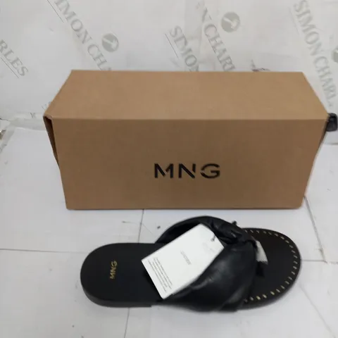 BOXED PAIR OF MNG LEATHER SANDALIA FOMY IN BLACK SIZE 36