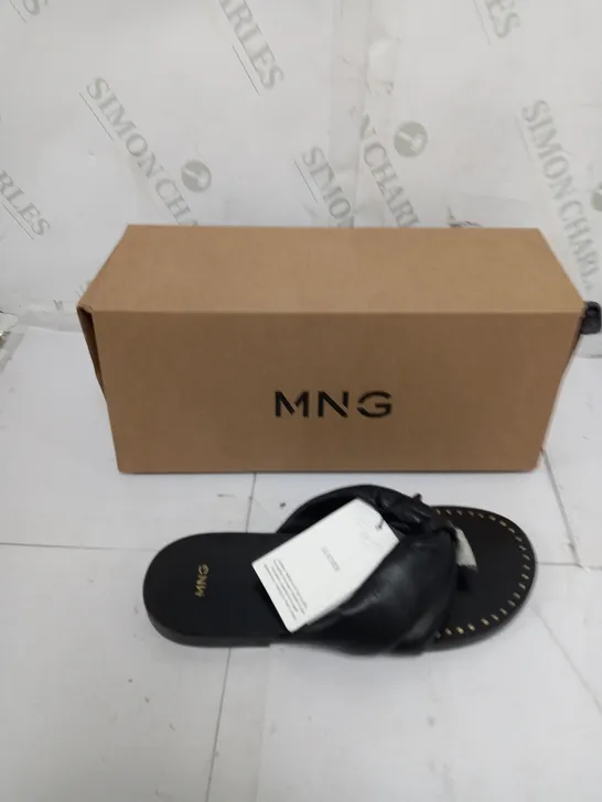 BOXED PAIR OF MNG LEATHER SANDALIA FOMY IN BLACK SIZE 36