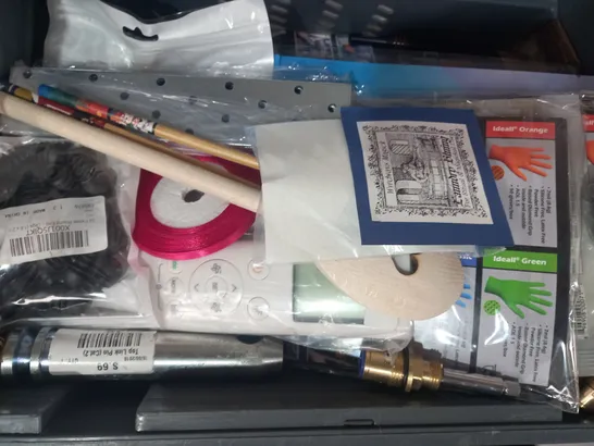 LOT OF APPROXIMATELY 10 ASSORTED HOUSEHOLD ITEMS TO INCLUDE NEILSEN 4PC SEAL & O-RING REMOVAL SET, TACWISE STAPLES, ETC