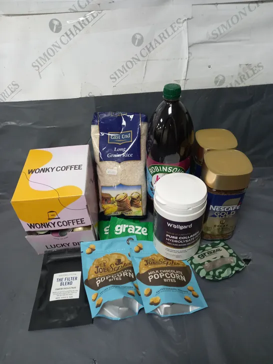 APPROXIMATELY 10 ASSORTED FOOD & DRINK ITEMS TO INCLUDE -  NESCAFE GOLD DECAF - WONKY COFFEE LUCKY DIP CAPSULES - WELLGARD PURE COLLAGEN POWDER - ETC - COLLECTION ONLY