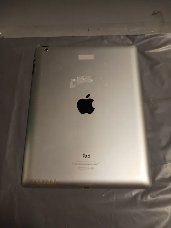 APPLE IPAD 4TH GEN TABLET IN SILVER 