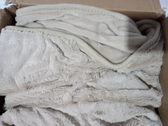BOXED COZEE HOME VELVETSOFT HEATED THROW IN STONE 