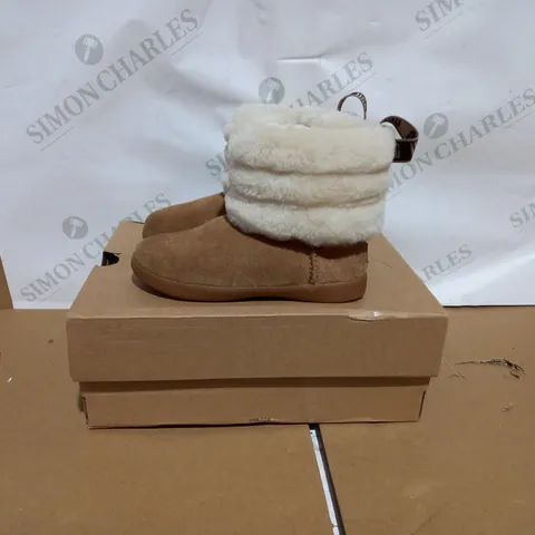 BOXED PAIR OF MINI QUILTED FLUFF UGG BOOTS SIZE 8