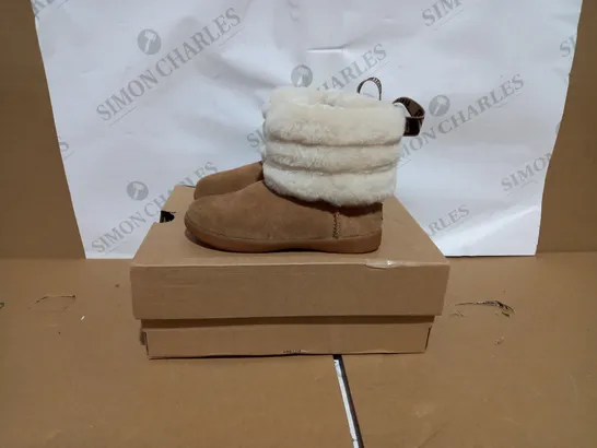 BOXED PAIR OF MINI QUILTED FLUFF UGG BOOTS SIZE 8