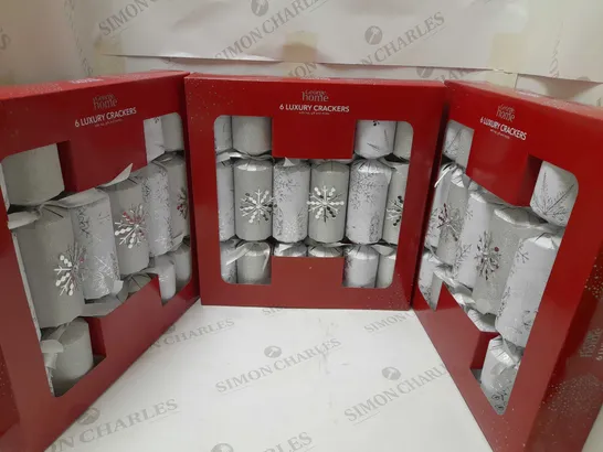 APPROXIMATELY 3 PACKS OF SIX BRAND NEW LUXURY CHRISTMAS CRACKERS