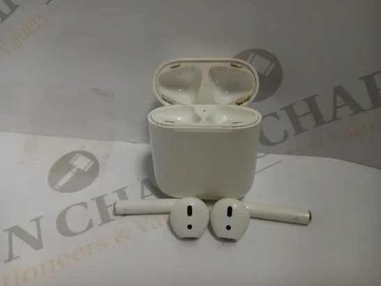 1ST GENERATION APPLE AIRPOD BUDS