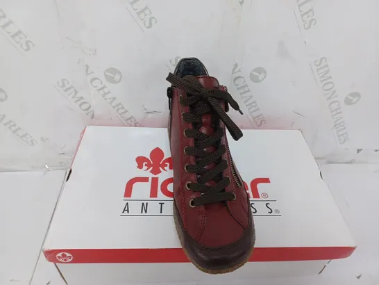 BOXED PAIR OF RIEKER SIDE ZIP WATER RESISTANT BOOTS IN BURGUNDY SIZE 4