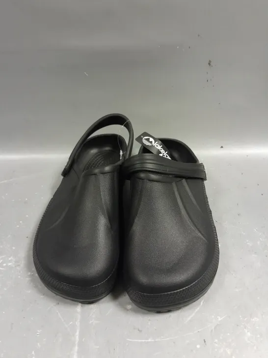 PAIR OF LAKELAND ACTIVE ALLONBY CLOGS IN BLACK - 7