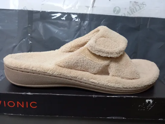 VIONIC INDULGE RELAX SLIPPERS IN TAN - UK 7