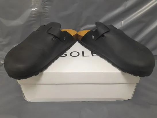 BOXED PAIR OF SOLE SHOES IN BLACK EU SIZE 42