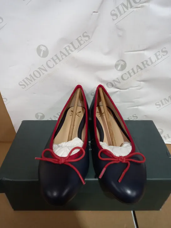 PAIR OF BOXED PENELOPE LEATHER BALLERINA PUMPS SIZE 37