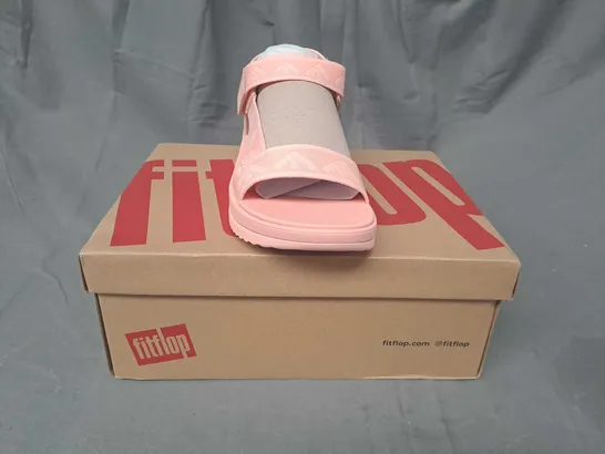 BOXED PAIR OF FITFLOP OPEN TOE BACK-STRAP SANDALS IN PINK UK SIZE 6