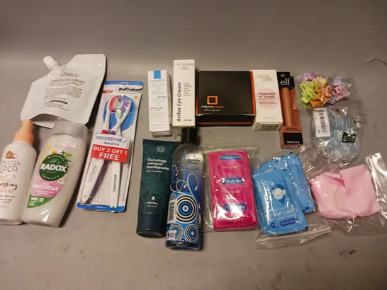 APPROXIMATELY 20 ASSORTED COSMETIC PRODUCTS TO INCLUDE MINERAL TOOTHPASTE, ELF SHADOW STICK, AND PASANTE CONDOMS ETC. 