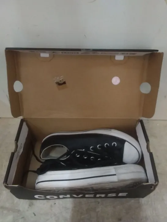 BOXED WOMENS CONVERSE CHUCK TAYLOR ALL STAR PLATFORM - BLACK/WHITE SIZE 6