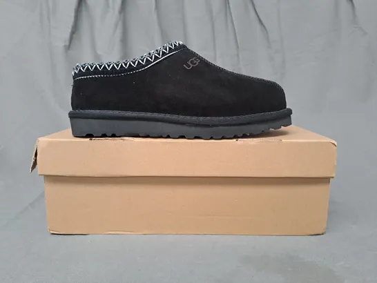 BOXED PAIR OF UGG SHOES IN BLACK UK SIZE 5