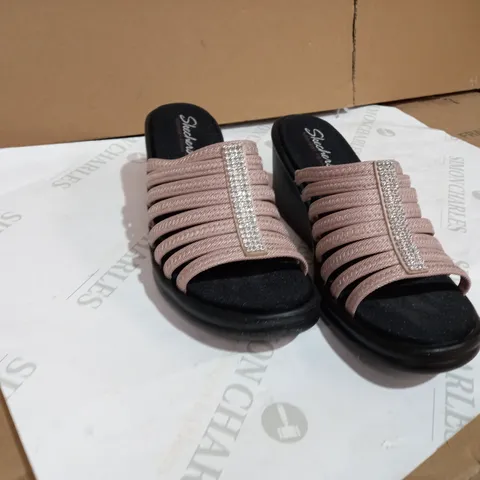 SKETCHERTS WITH MEMORY FOAM BLACK/BROWN SANDALS SIZE 7