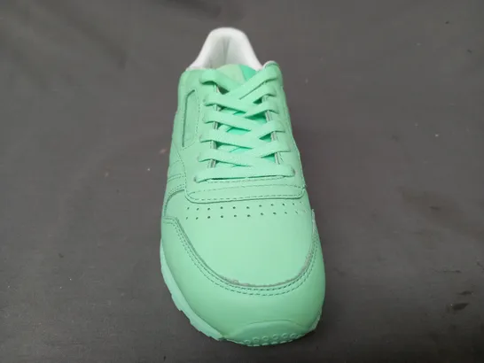 BOXED PAIR OF REEBOK SHOES IN PASTEL GREEN UK SIZE 3