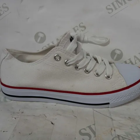 BOXED PAIR OF CONVERSE ALL STAR CANVAS SHOES IN WHITE EU SIZE 36