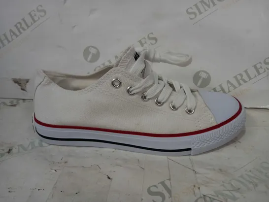 BOXED PAIR OF CONVERSE ALL STAR CANVAS SHOES IN WHITE EU SIZE 36