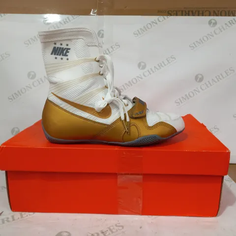 BOXED PAIR OF NIKE HYPERKO FLYWIRE SHOES IN WHITE/METALLIC GOLD UK SIZE 6.5