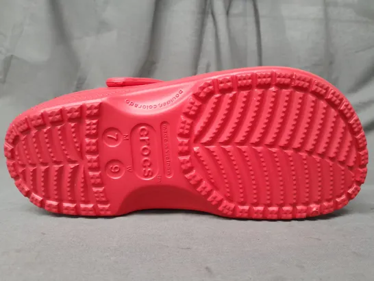 PAIR OF CROCS CLASSICS IN RED UK SIZE M6/W7