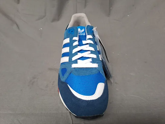 BOXED PAIR OF ADIDAS ZX750 SHOES IN BLUE/WHITE/RED UK SIZE 10