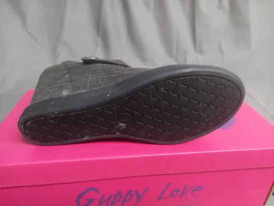 BOX OF APPROXIMATELY 10 BLACK  GUPPY LOVE BY BLOWFISH SHOES IN VARIOUS SIZES 