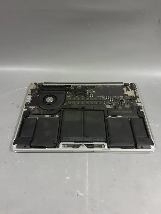 APPLE MACBOOK PRO - A1493