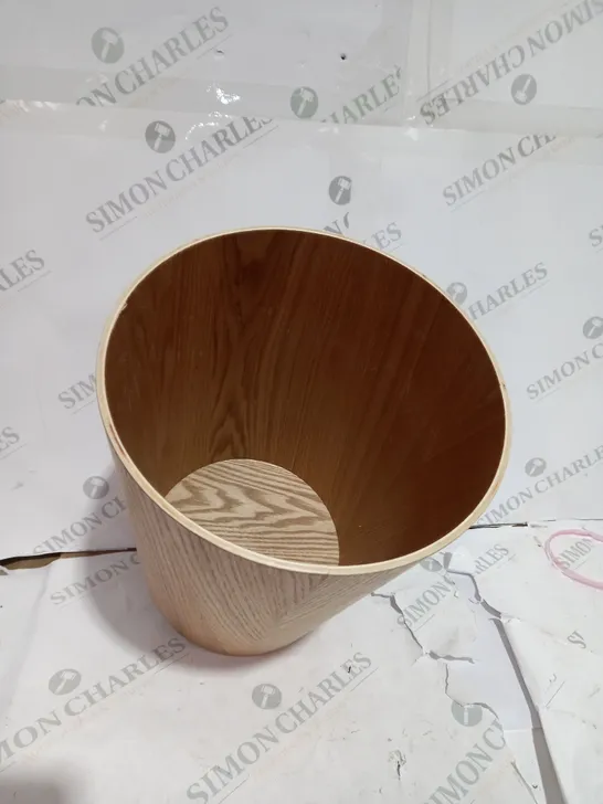 WOODEN PLANTER WITH SHINY FINISH