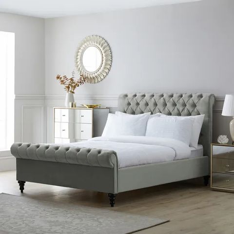 BOXED 4'6 CLASSIC CHESTERFIELD BED PALE GREY (ONLY 1 OF 3 BOXES)