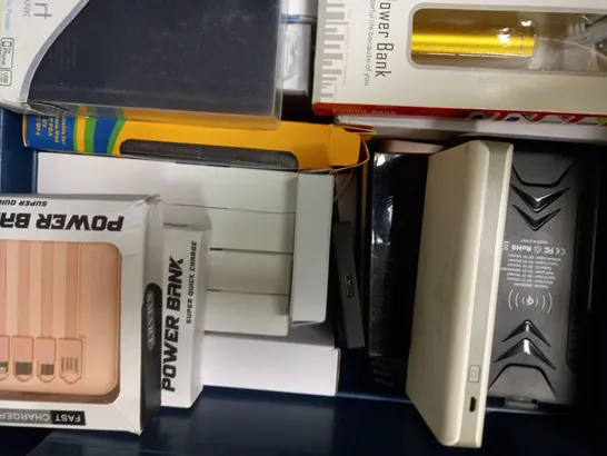 LOT OF APPROXIMATELY 15 POWER BANKS