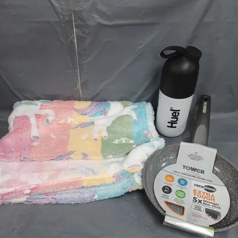 APPROXIMATELY 20 HOUSEHOLD ITEMS TO INCLUDE A UNICORN BLANKET, HUEL DRINKING BOTTLE AND KITCHENWARE 