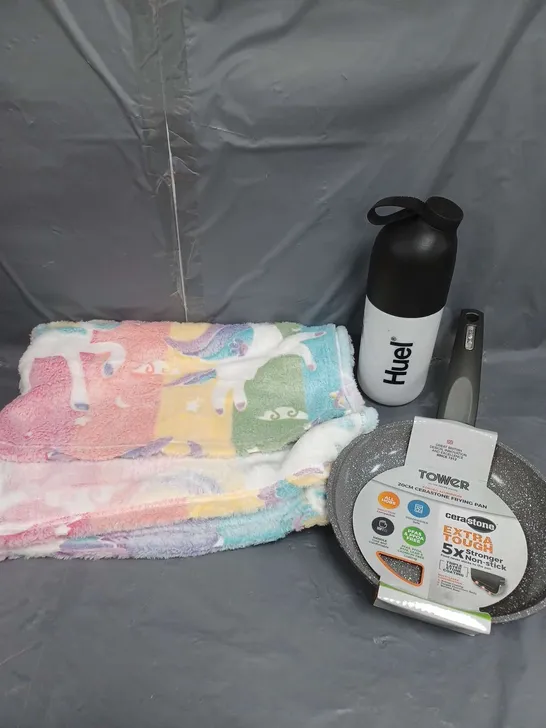 APPROXIMATELY 20 HOUSEHOLD ITEMS TO INCLUDE A UNICORN BLANKET, HUEL DRINKING BOTTLE AND KITCHENWARE 