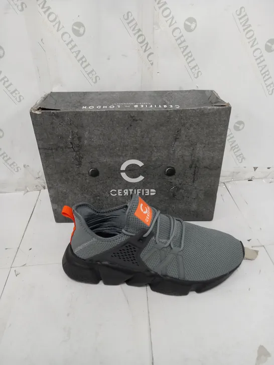 BOXED PAIR OF CERTIFIED RAY RUNNER GREY/ORANGE SIZE 9