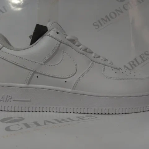 PAIR OF NIKE AIR FORCE 1 SHOES IN WHITE UK SIZE 7.5