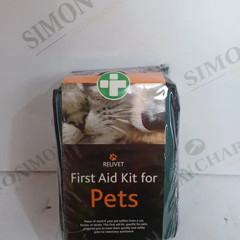 FIRST AID KIT FOR PETS PROVIDES EQUIPMENT TO TREAT ANIMAL DOG CAT CUTS BRUISES