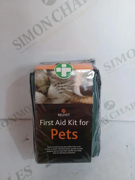 FIRST AID KIT FOR PETS PROVIDES EQUIPMENT TO TREAT ANIMAL DOG CAT CUTS BRUISES