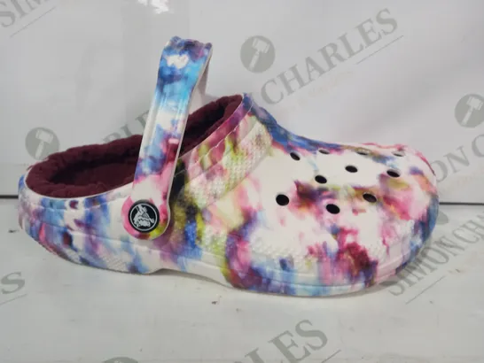 PAIR OF CROCS CLASSIC LINED TIE DYE CLOGS UK SIZE M4/W5