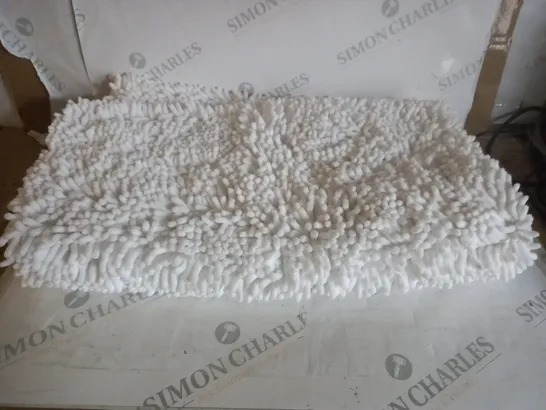 WHITE SOFT FLUFFY RUG