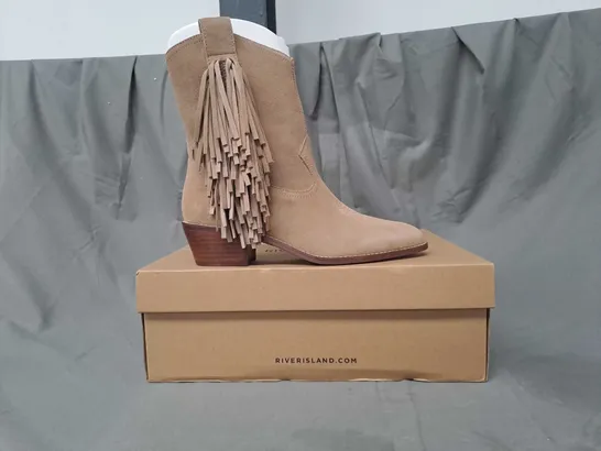 BOXED PAIR OF RIVER ISLAND TESSY LOW HEEL COWBOY BOOTS IN STONE UK SIZE 6