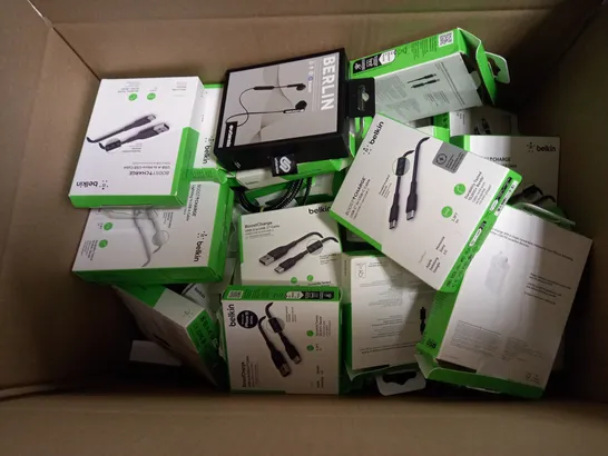 BOX OF APPROX 15 ASSORTED BELKIN ITEMS TO INCLUDE - DUAL USB-A WALL CHARGER - WALL CHARGER WITH PPS - DUAL USB-A CAR CHARGER ETC