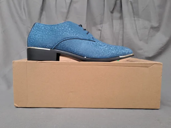 BOXED PAIR OF DESIGNER LACE UP SHOES IN BLUE EU SIZE 41