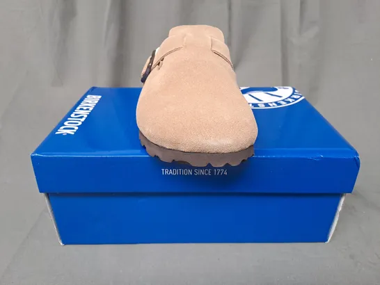 BOXED PAIR OF BIRKENSTOCK CLOSED TOE SHOES IN SANDSTONE EU SIZE 39