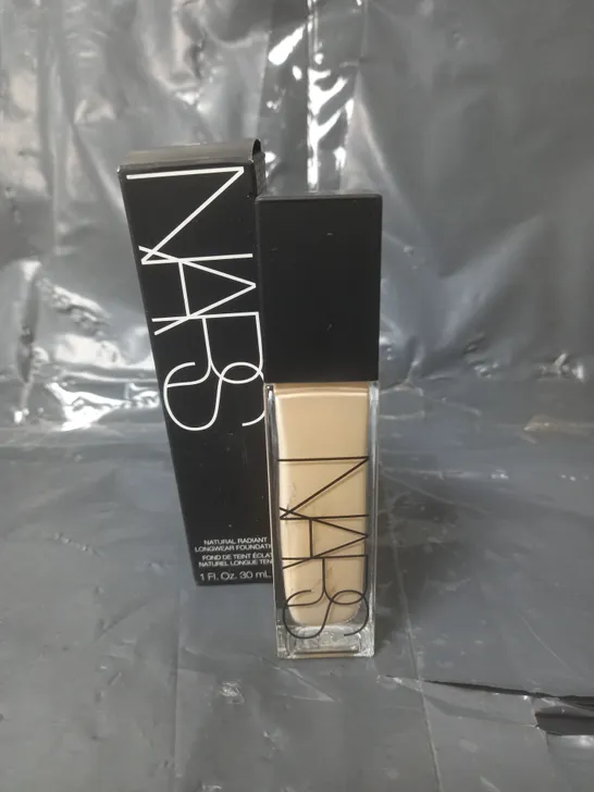 NARS NATURAL RADIANT LONGWEAR FOUNDATION SHADE LIGHT 3