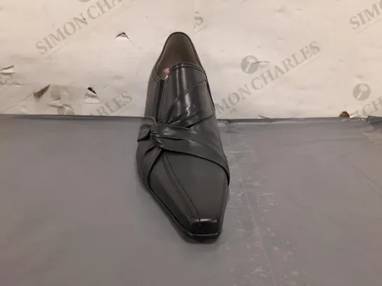 BOXED PAIR OF GABOR POINTED TOE HEELED SLIP0ON SHOES IN BLACK UK SIZE 6